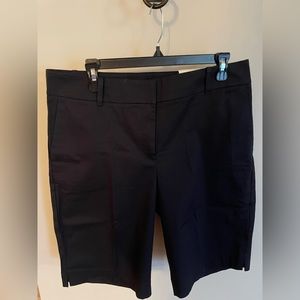 Ann Taylor black “The Boardwalk Short”. NWT measures top to bottom 21 inches.